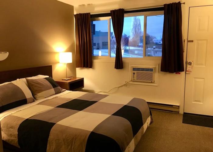 The Canterbury Inn of Downtown Invermere