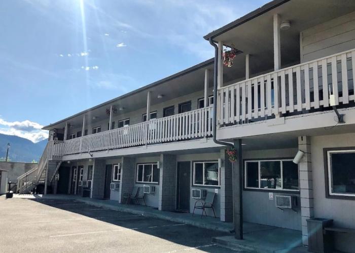 The Canterbury Inn of Downtown Invermere