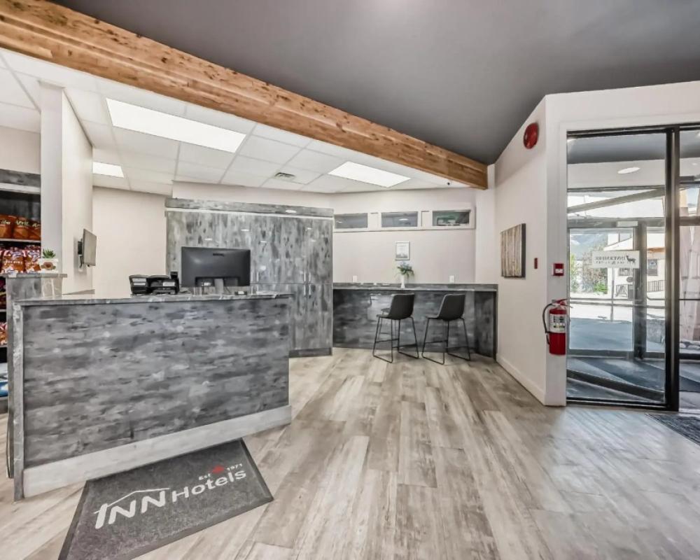 фото Invermere Inn