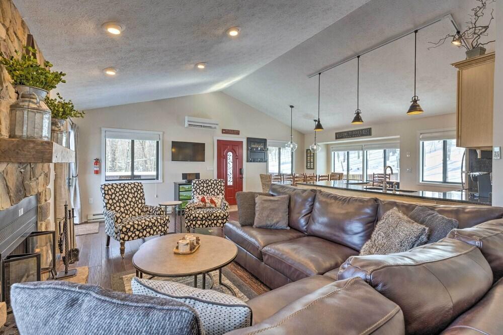 Bright Wintergreen Resort Home; Deck & Grill!