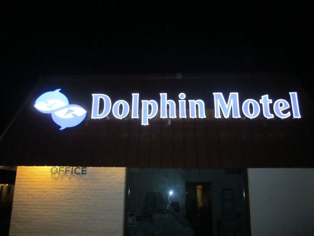 Dolphin Oceanfront Motel