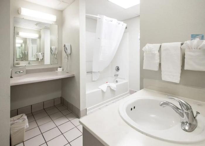 Days Inn & Suites by Wyndham Jekyll Island