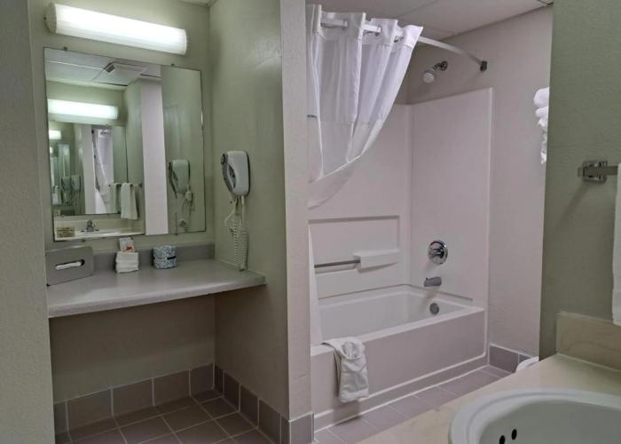 Days Inn & Suites by Wyndham Jekyll Island