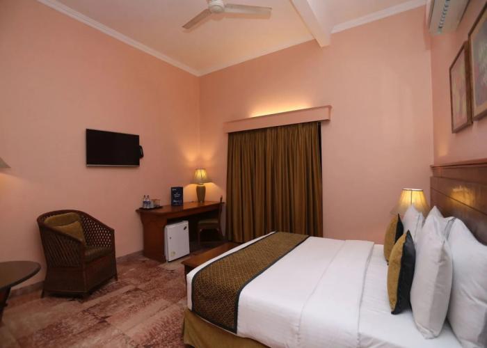 Capital O 10953 Dayal Lodge - A Boutique Hotel