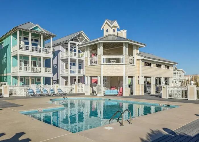 Dolphin Dreams 5 Bedroom Home by RedAwning