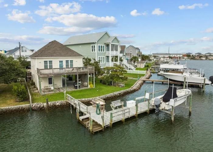 One More Drift 4 Bedroom Home by RedAwning