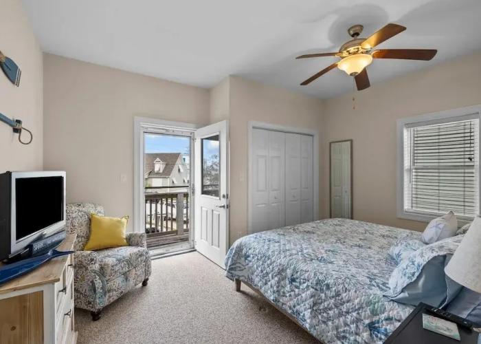 One More Drift 4 Bedroom Home by RedAwning