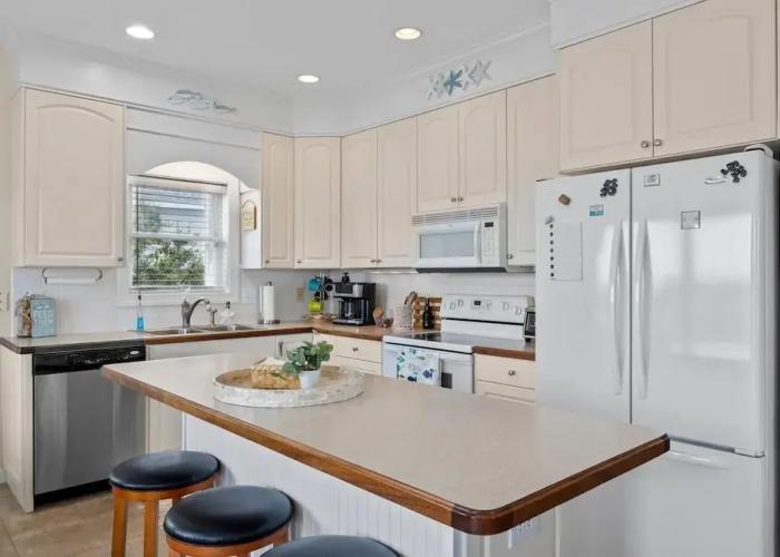 One More Drift 4 Bedroom Home by RedAwning