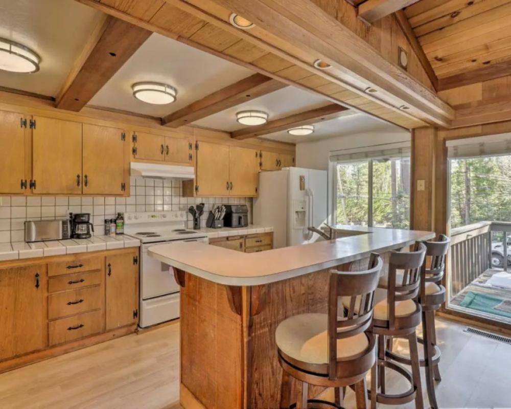 Ski & Soak: Hot Tub Haven in Tahoe City!