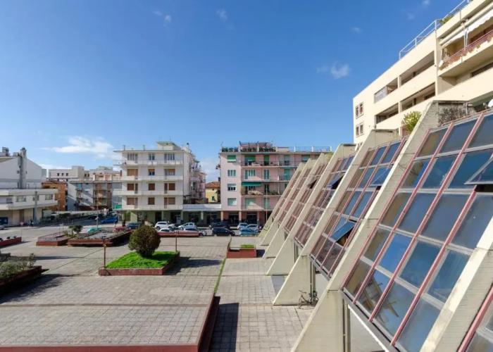 JOIVY Spacious Apt For 6, Near Train Station And Beach