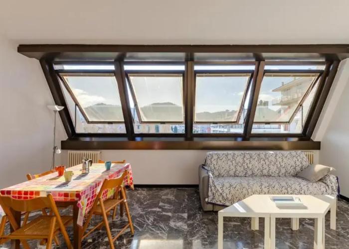 JOIVY Spacious Apt For 6, Near Train Station And Beach