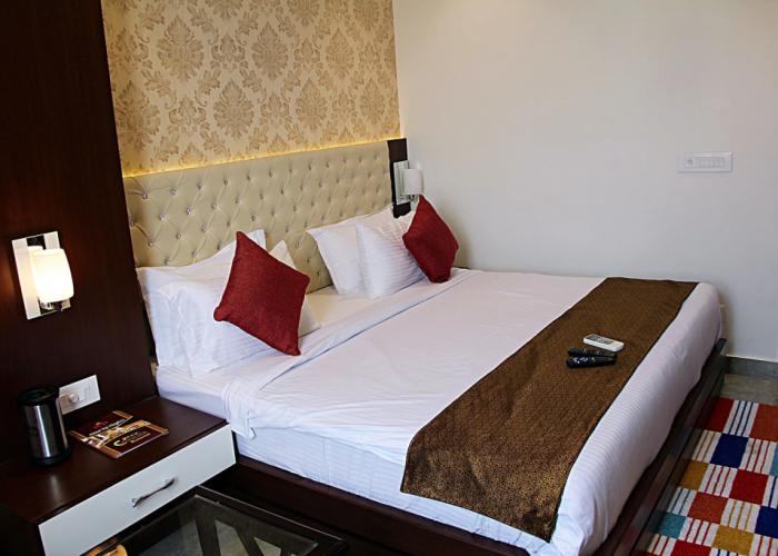Hotel Taj Heights