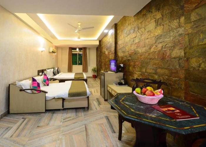 Hotel Ashish Palace