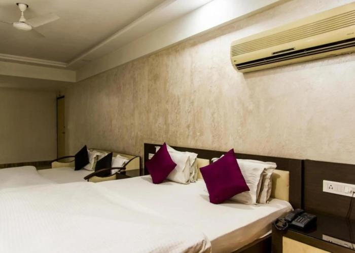 Hotel Ashish Palace