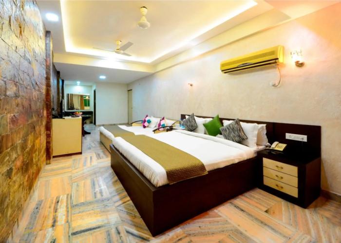 Hotel Ashish Palace