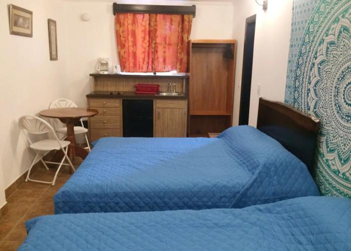 Easy Inn