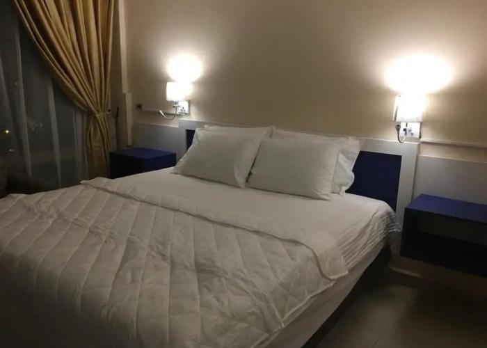Golden Tree Hotel