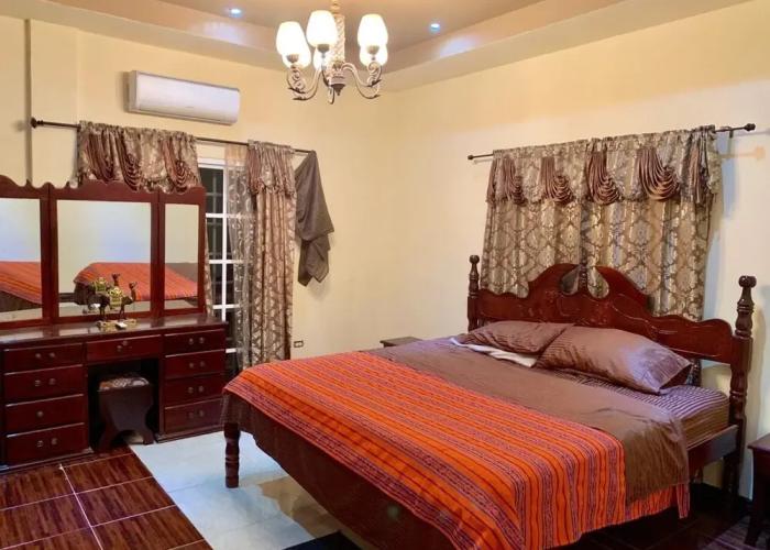 Chupaflor - Alexander Luxury & Executive Suites