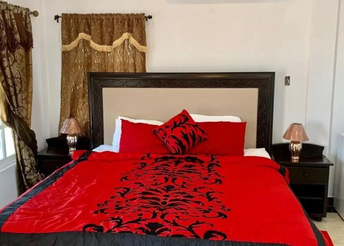 Chupaflor - Alexander Luxury & Executive Suites