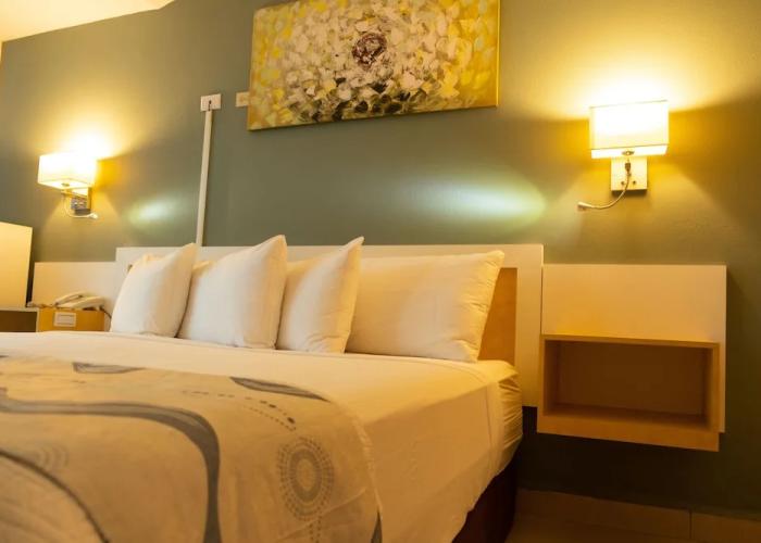 Golden Tree Hotel