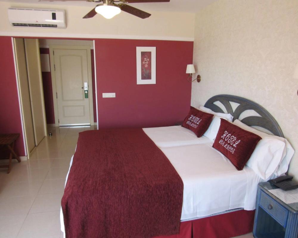 фото Hotel Los Arcos
