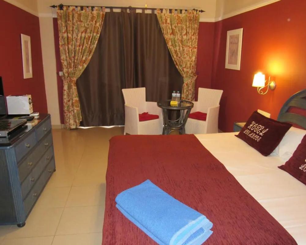 фото Hotel Los Arcos