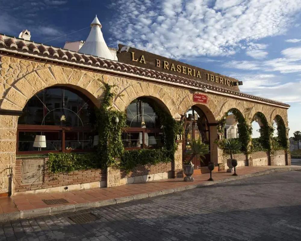 фото Hotel Los Arcos