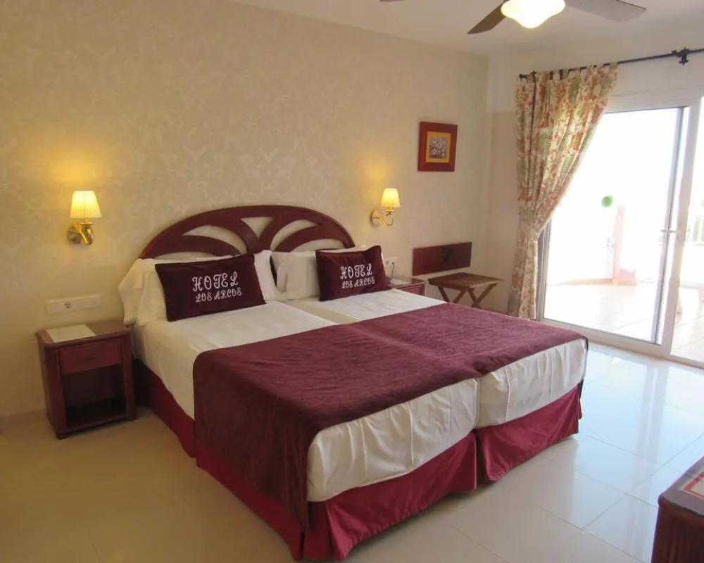 фото Hotel Los Arcos