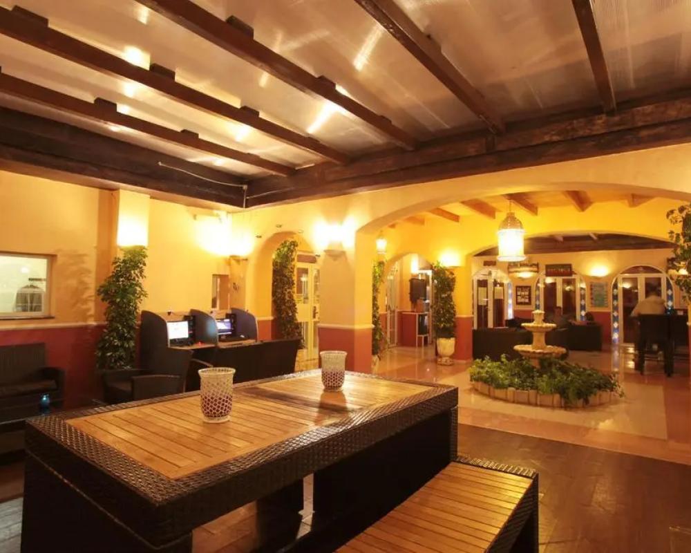 фото Hotel Los Arcos