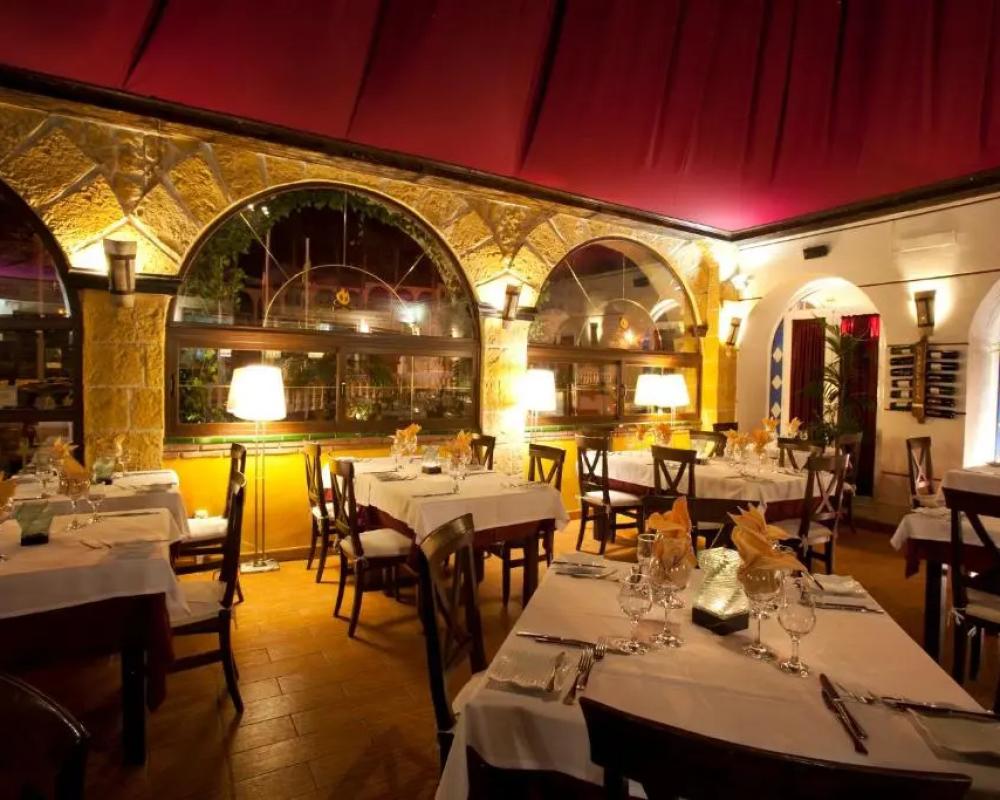 фото Hotel Los Arcos