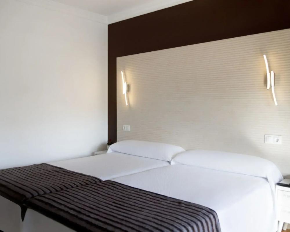 фото Hostal Alhambra