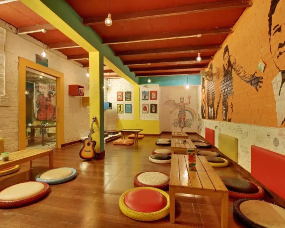 фото Bedweiser Backpackers Hostel