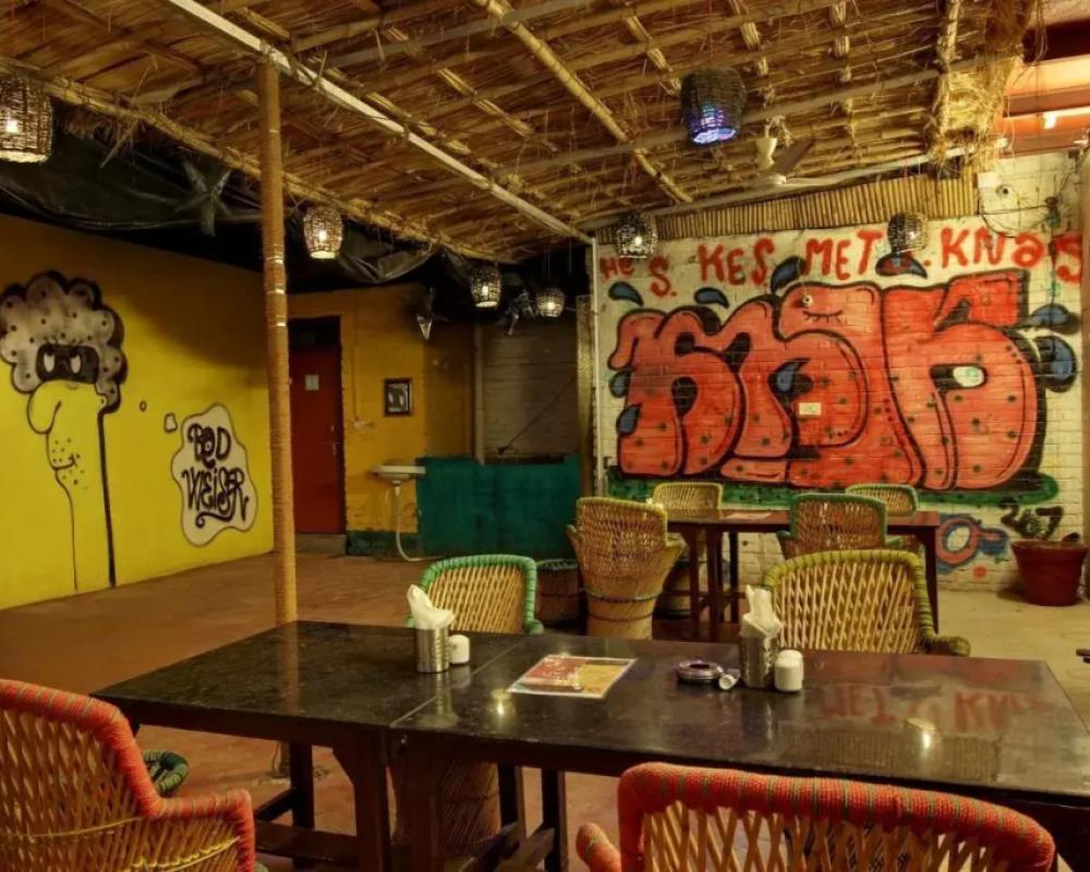 фото Bedweiser Backpackers Hostel