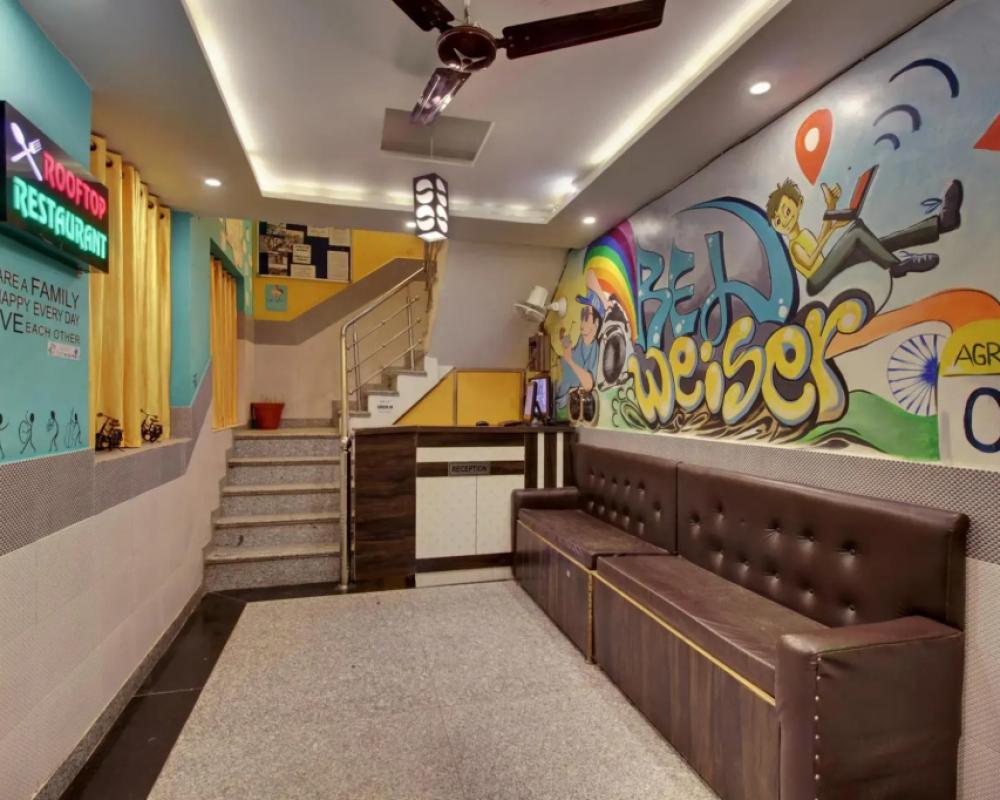 фото Bedweiser Backpackers Hostel