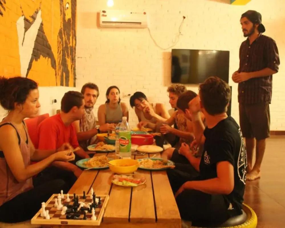 фото Bedweiser Backpackers Hostel