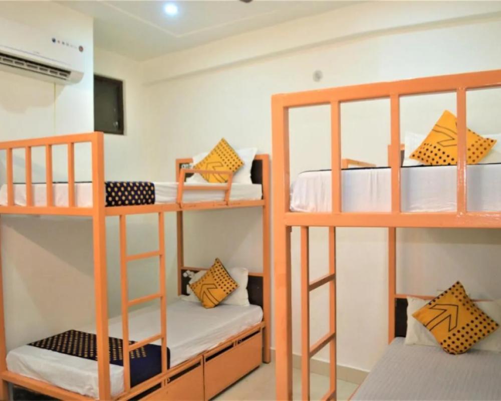фото Bedweiser Backpackers Hostel