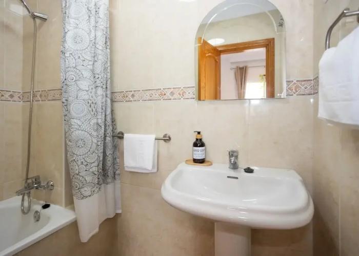 Naim Guest House Nerja