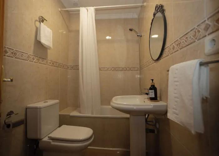 Naim Guest House Nerja