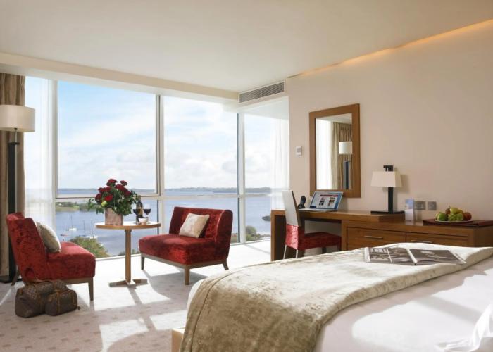 Hodson Bay Hotel