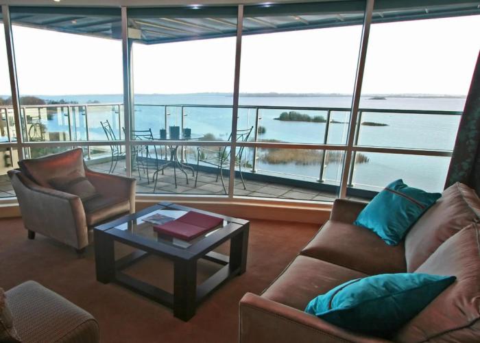 Hodson Bay Hotel