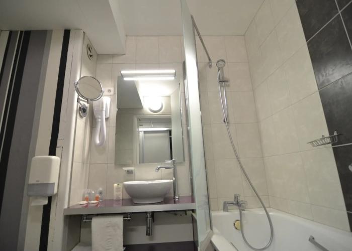 Brit Hotel Cahors - Le France