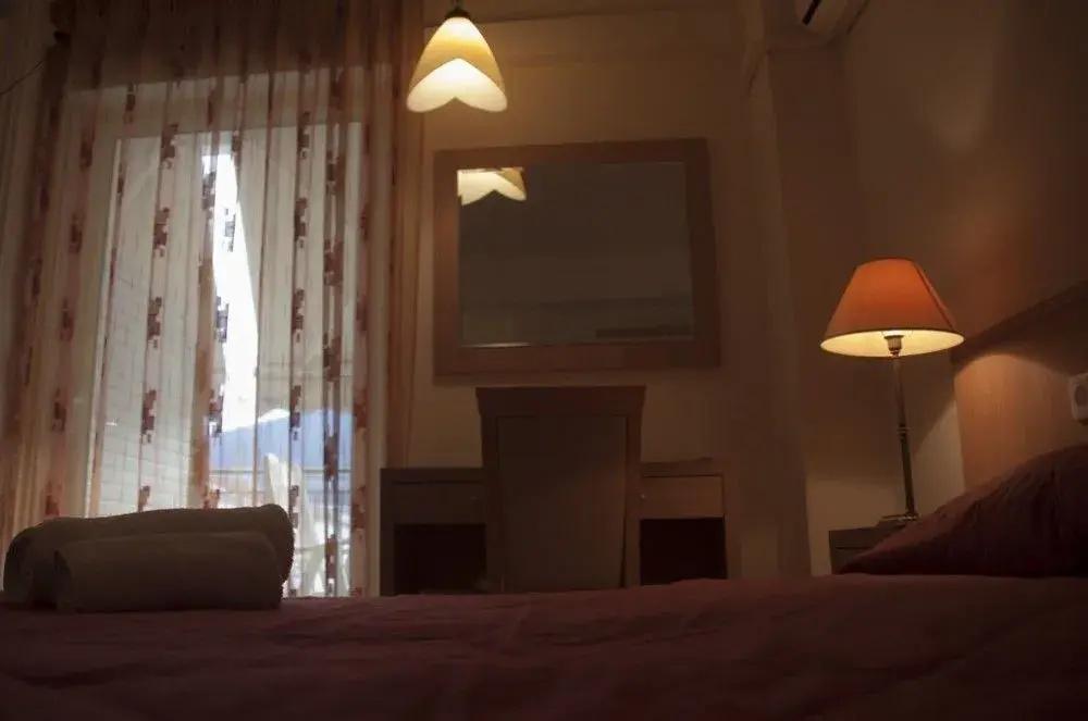 фото Saronis Hotel