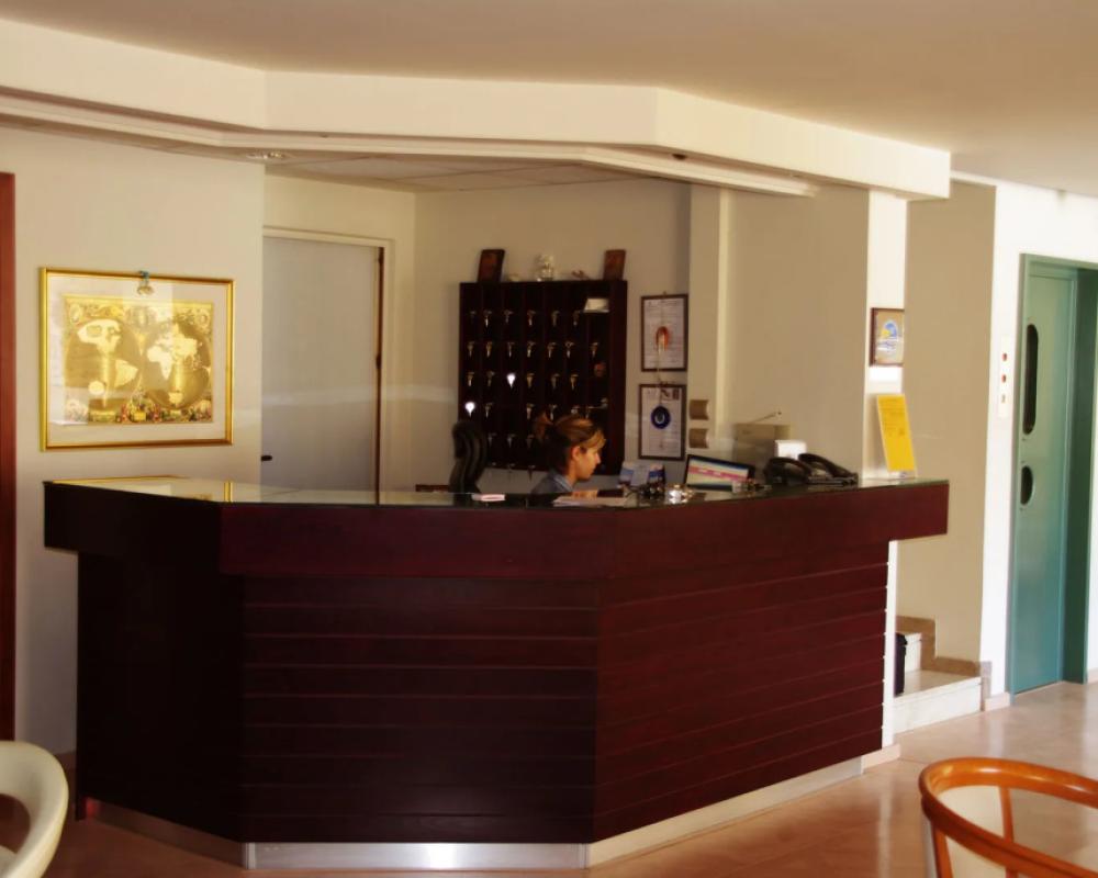 фото Saronis Hotel