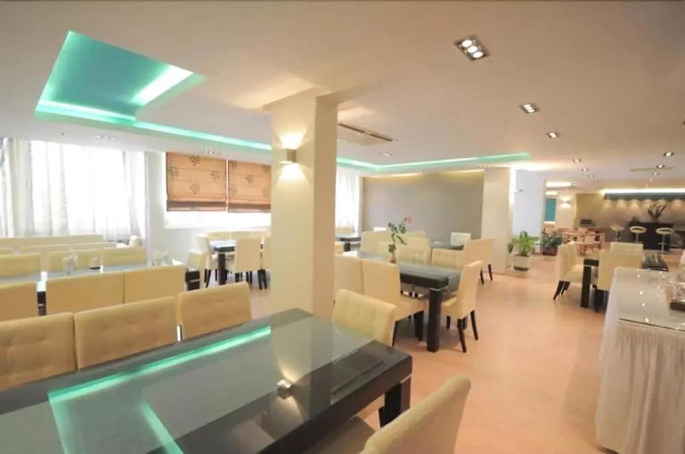 фото Saronis Hotel