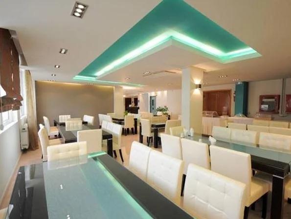 фото Saronis Hotel