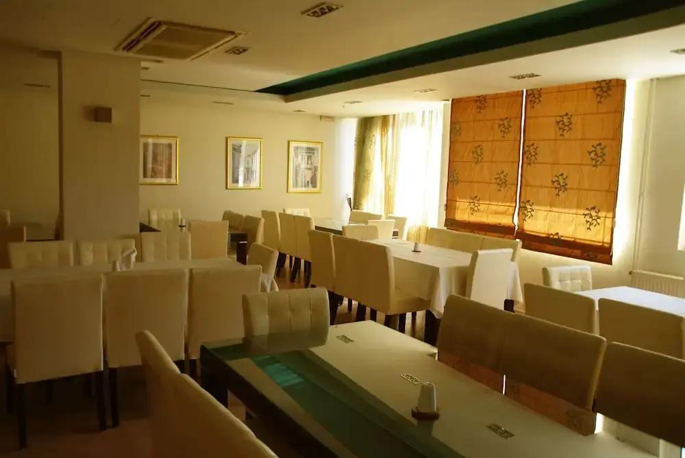 фото Saronis Hotel