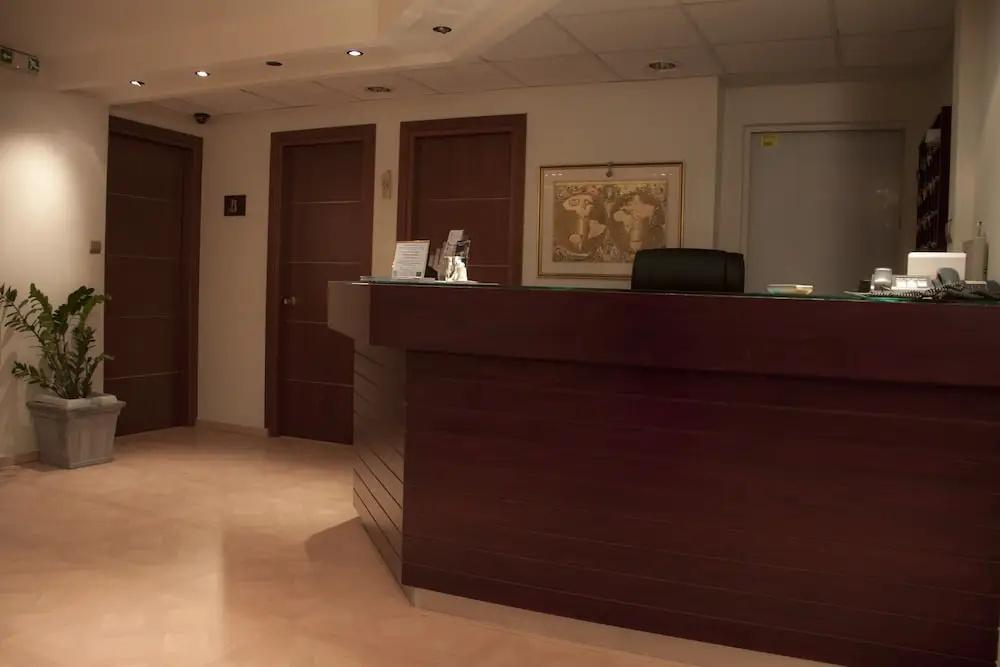 фото Saronis Hotel