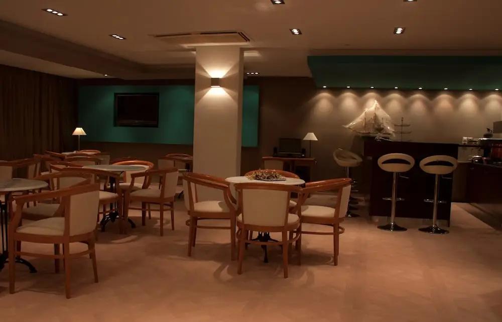 фото Saronis Hotel