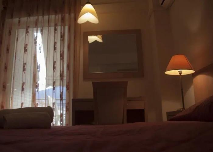 Saronis Hotel