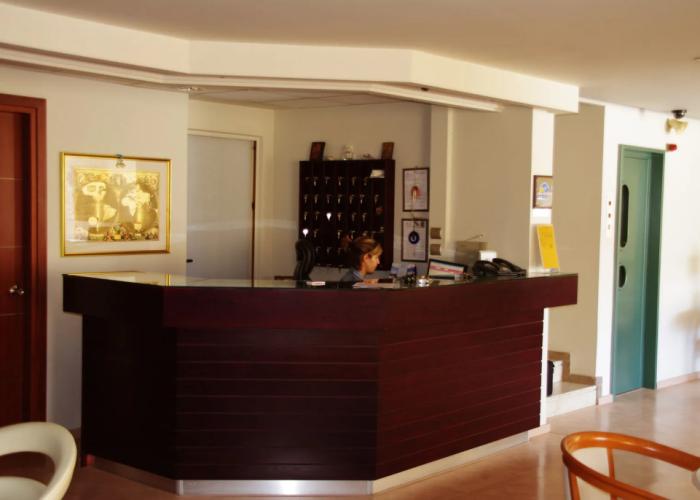 Saronis Hotel